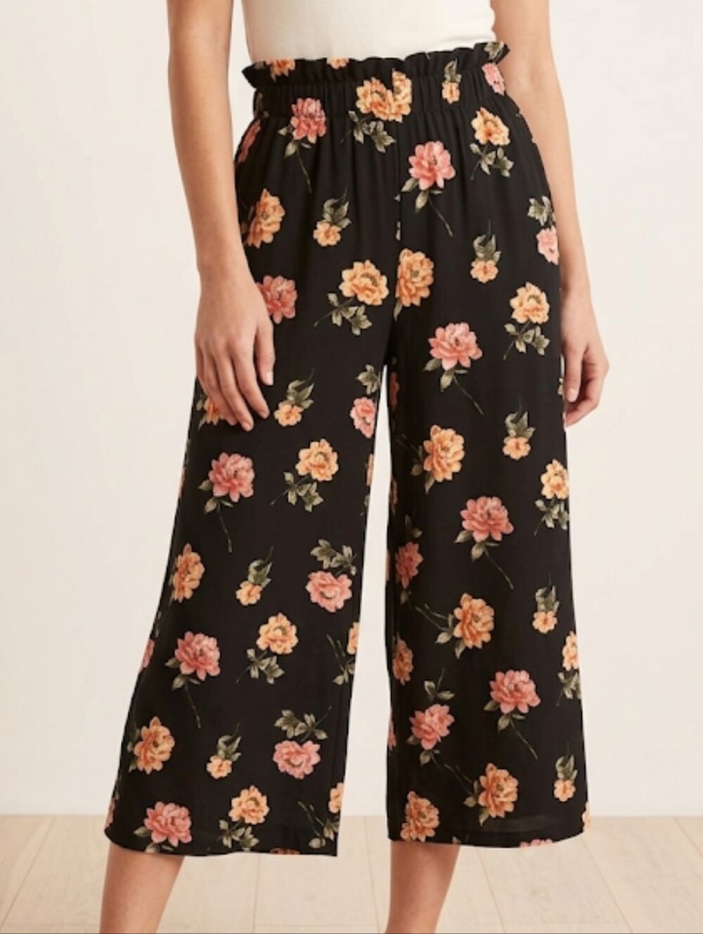 American Eagle Black Floral Pants Size XS with Pink & Peach Blooms